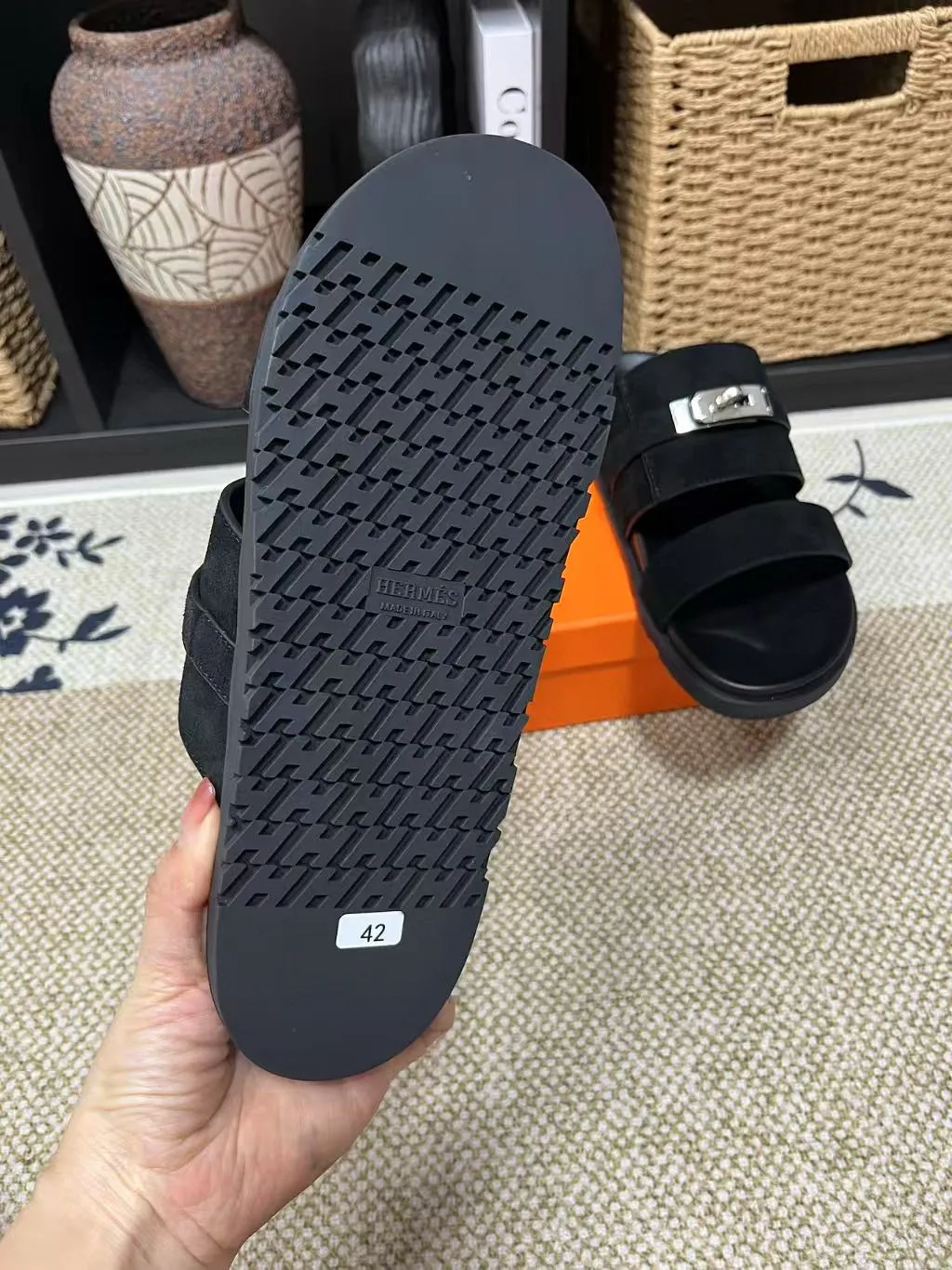P300 Hermes men's Kazimir slippers - top-quality woven calfskin functional sandals with interwoven uppers inspired by the "H" iconic pattern to create a casual look, perfect for summer. Imported cowhide + cowhide lining + TUP outsole Size: 36-46 couple model